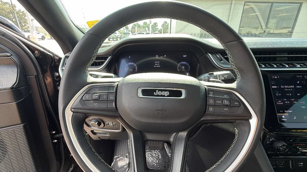 Used 2024 Jeep Grand Cherokee L Altitude RWD image 15