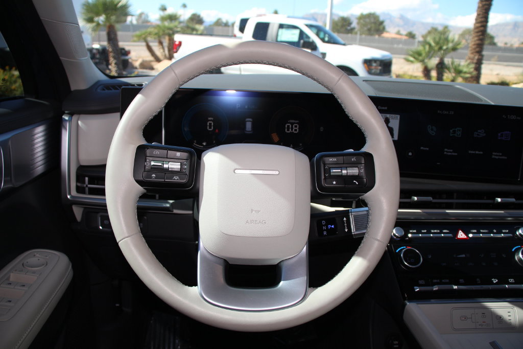 Used 2025 Hyundai Santa Fe SEL AWD/4WD image 16