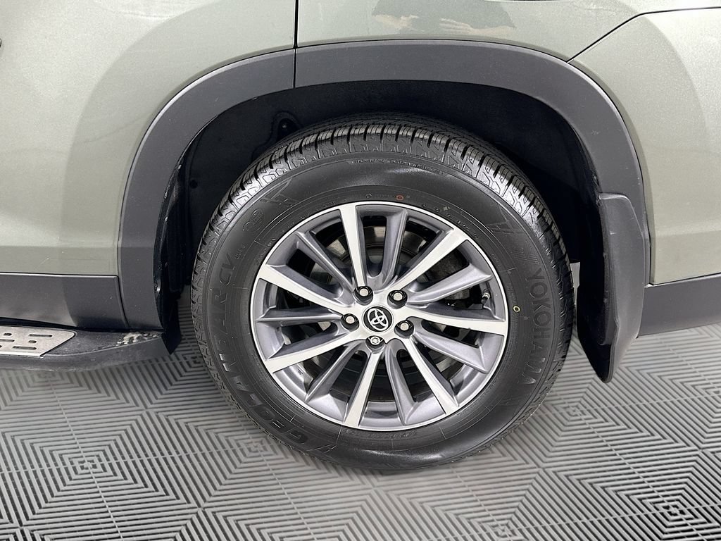 Used 2019 Toyota Highlander XLE w/ Protection Package #3 AWD/4WD image 29