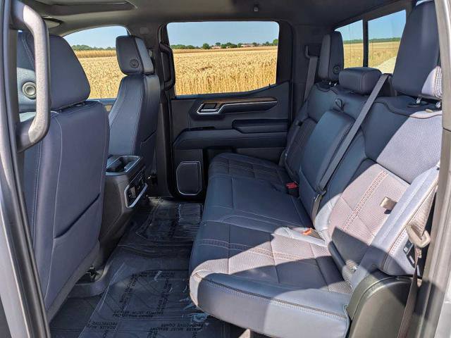 Used 2023 Chevrolet Silverado 1500 High Country w/ High Country Premium Package AWD/4WD image 18