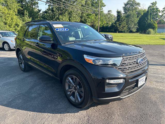 Certified 2024 Ford Explorer XLT w/ Equipment Group 202A AWD/4WD image 3