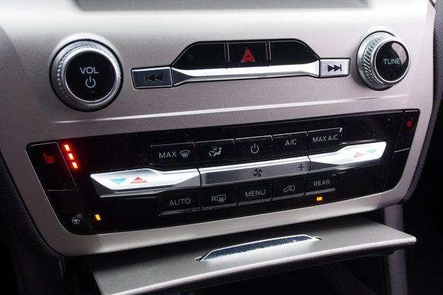 Certified 2022 Ford Explorer XLT w/ Equipment Group 202A image 30