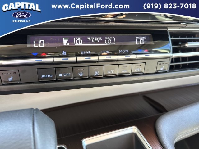 Used 2024 Toyota Sienna XLE FWD image 30