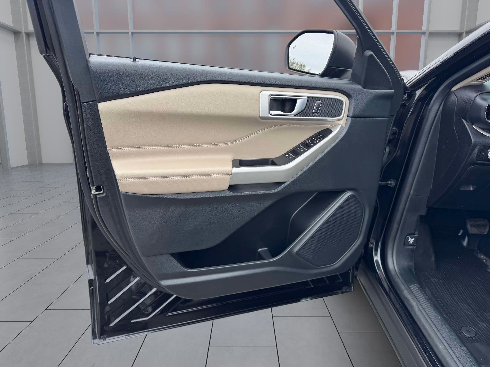 Certified 2022 Ford Explorer XLT w/ Equipment Group 202A image 17