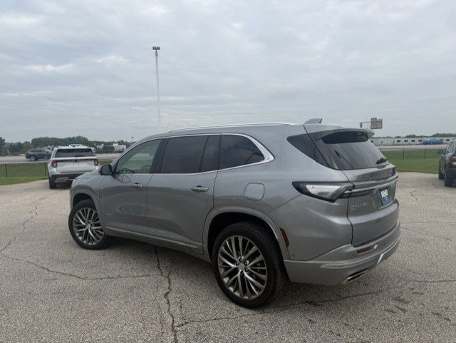 Used 2025 Buick Enclave Avenir w/ Super Cruise Package AWD/4WD image 7