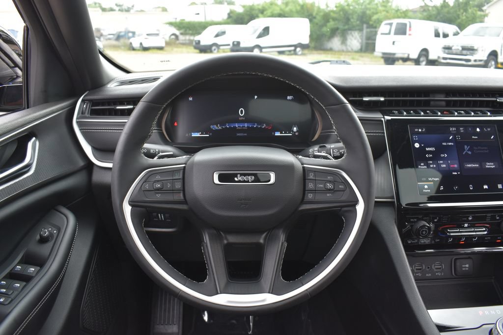 Used 2023 Jeep Grand Cherokee Altitude AWD/4WD image 14