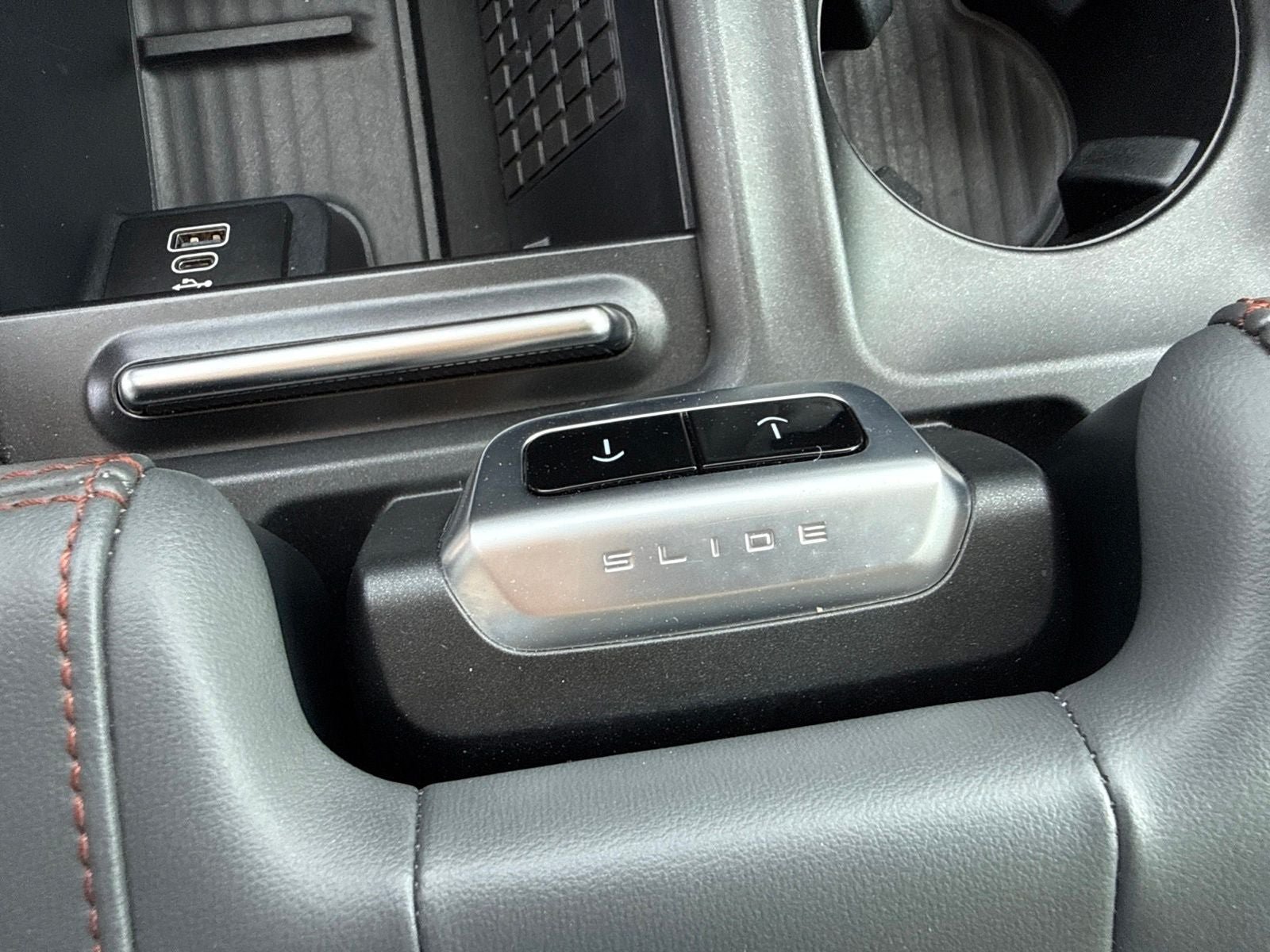 Certified 2025 Ford Expedition Active AWD/4WD image 27
