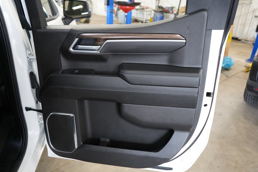 Used 2025 Chevrolet Silverado 1500 LT RWD image 25