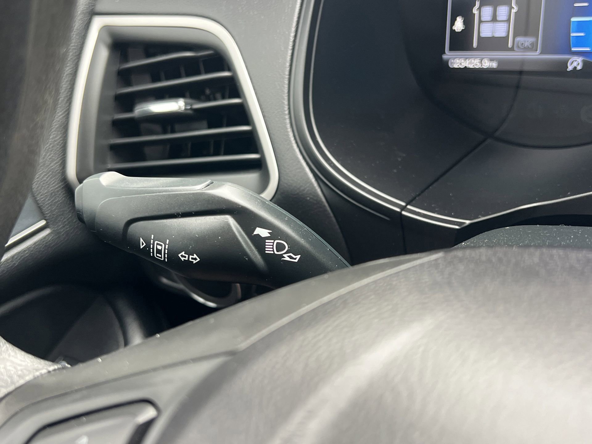 Certified 2023 Ford Edge SE w/ Black Appearance Package image 17