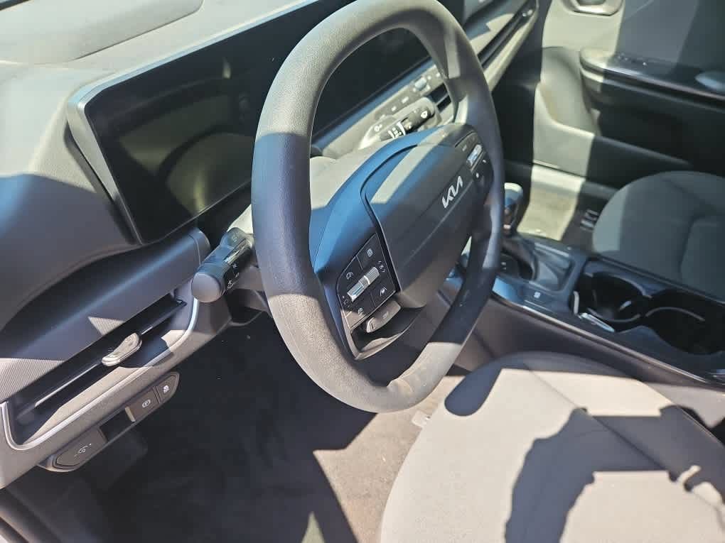 Used 2025 Kia K4 FWD image 2