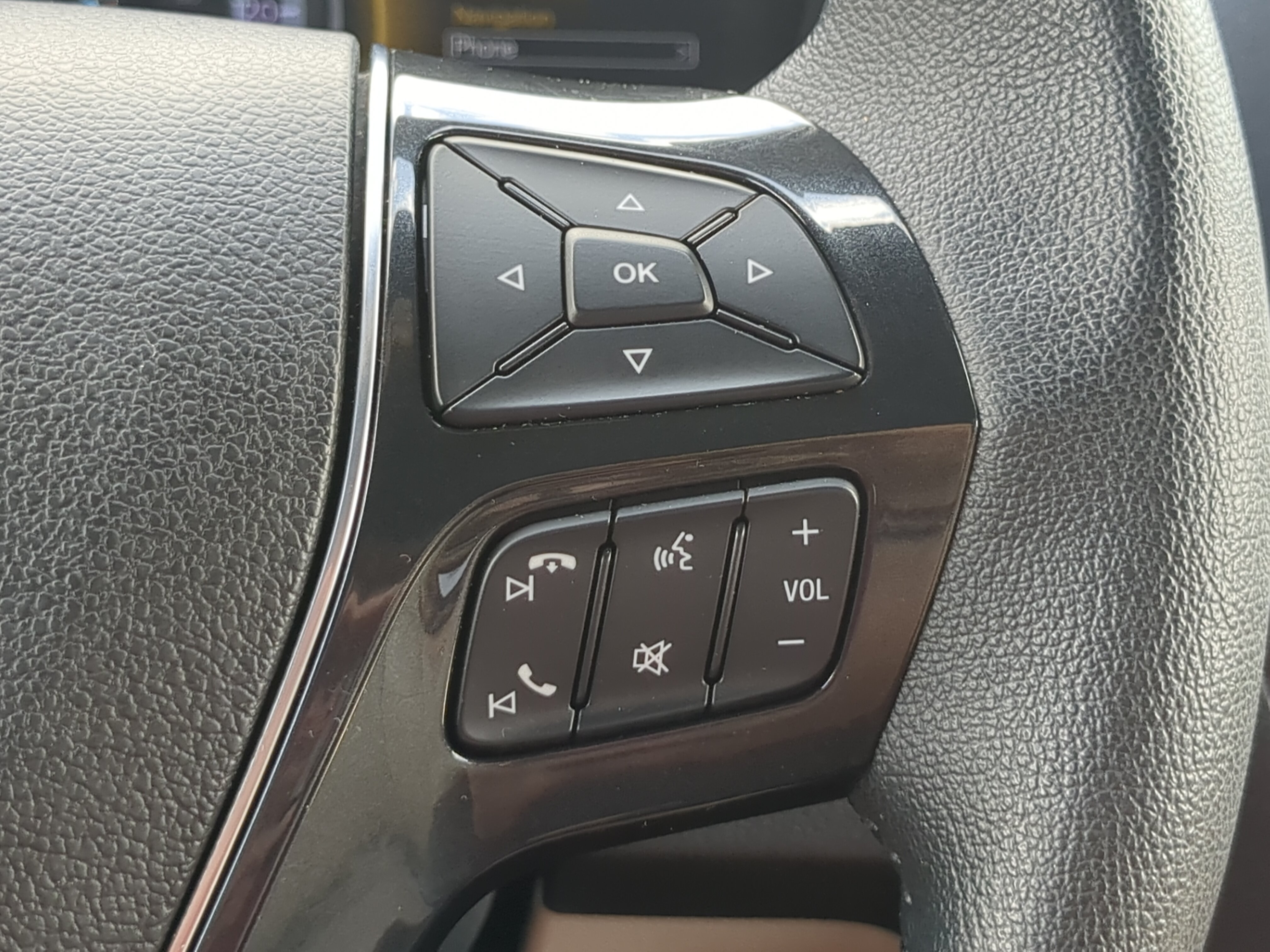 Certified 2018 Ford Explorer Limited w/ Equipment Group 301A FWD image 25