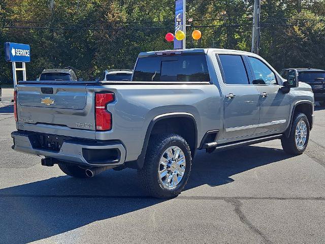 Used 2024 Chevrolet Silverado 2500 High Country w/ High Country Premium Package AWD/4WD image 3