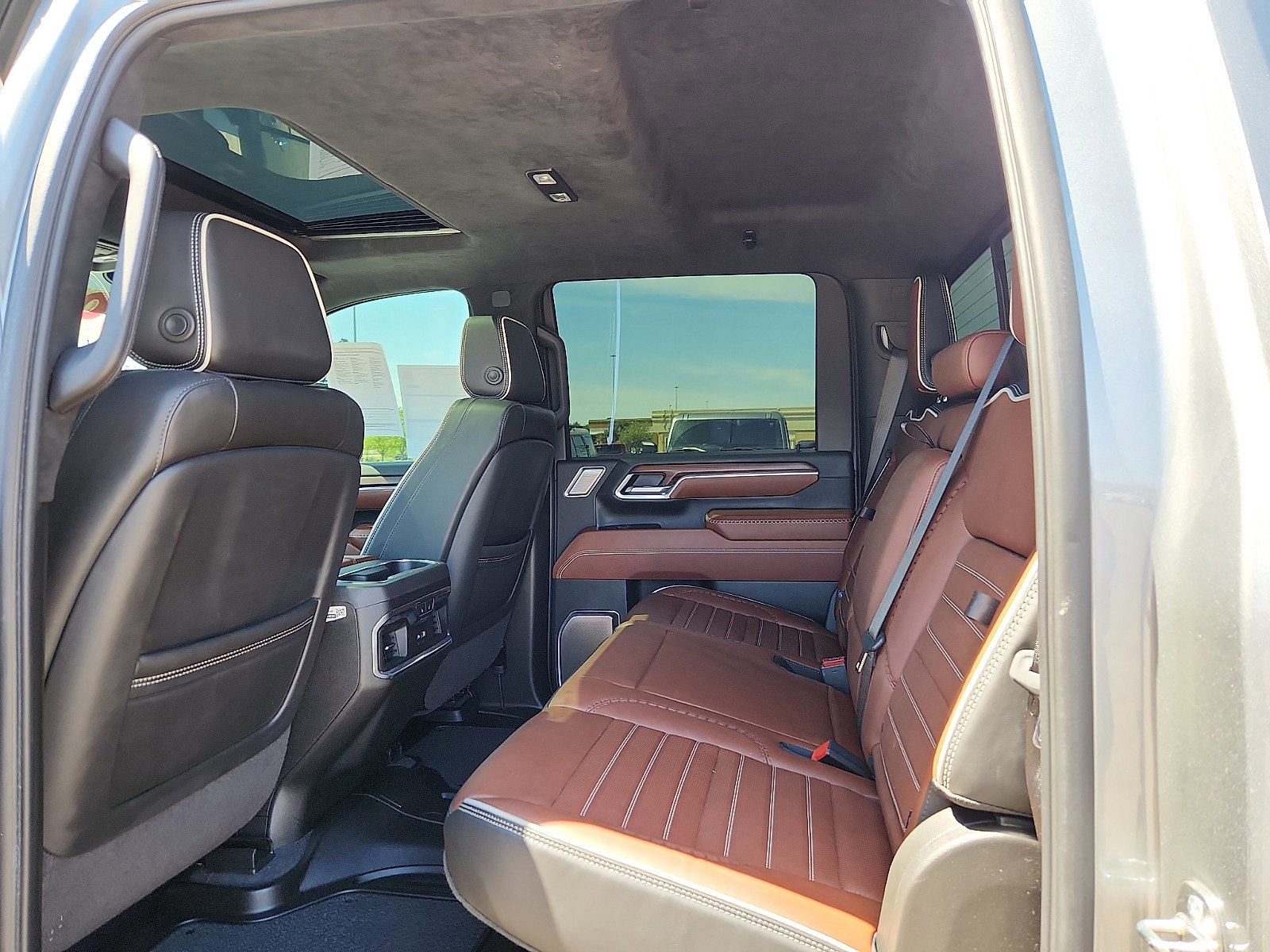 Used 2024 GMC Sierra 2500 Denali Ultimate image 9