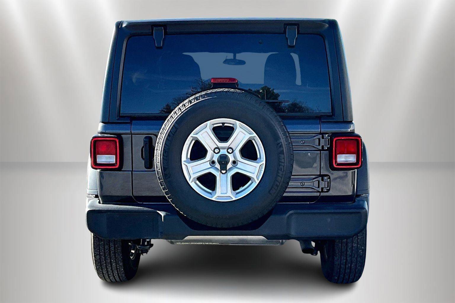 Used 2022 Jeep Wrangler Unlimited Sport image 4