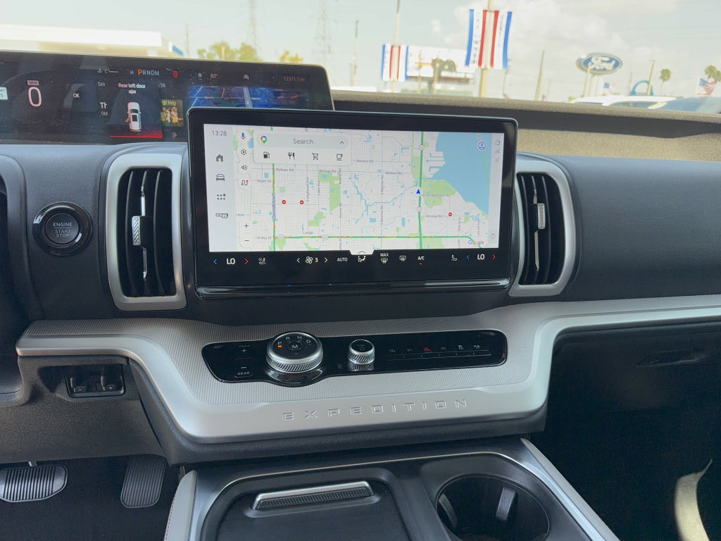 Certified 2025 Ford Expedition Active image 27