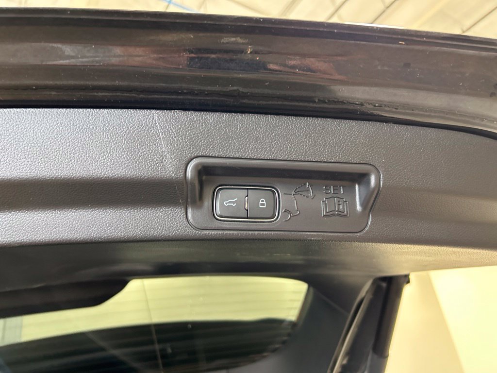 Certified 2022 Ford Explorer XLT w/ Equipment Group 202A AWD/4WD image 32