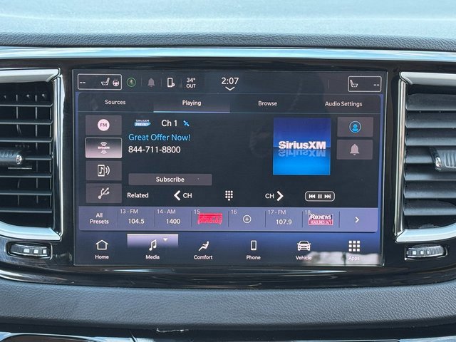 Used 2023 Chrysler Pacifica Touring-L image 12