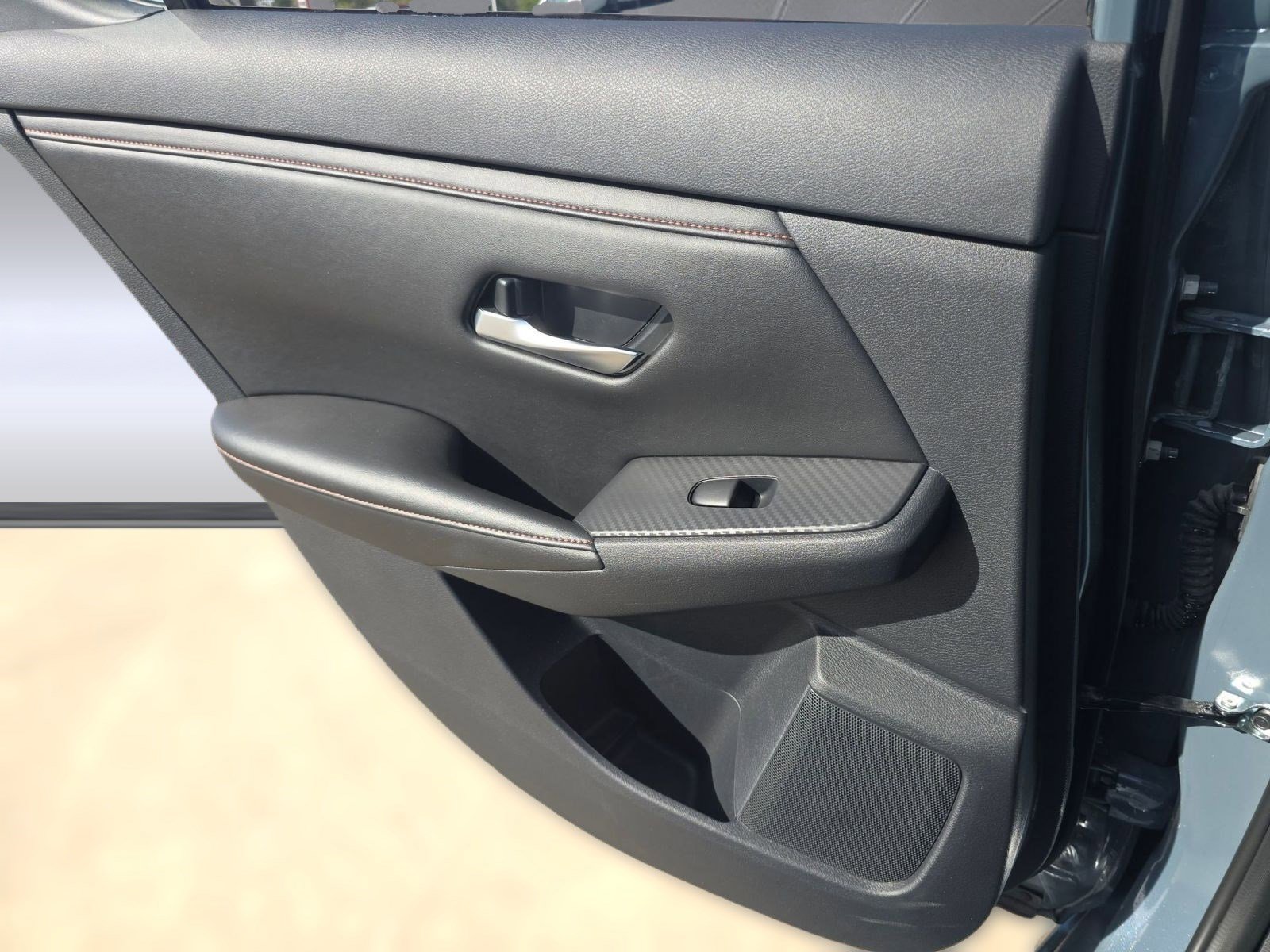 Used 2025 Nissan Sentra SR w/ SR Premium Package image 16