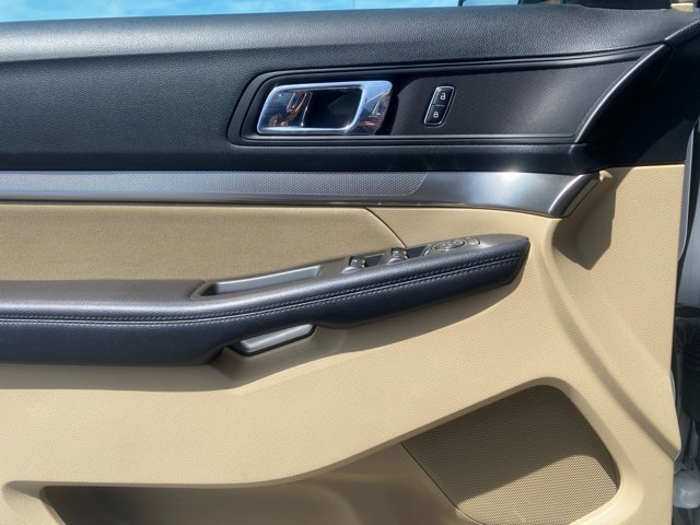 Certified 2017 Ford Explorer FWD image 13