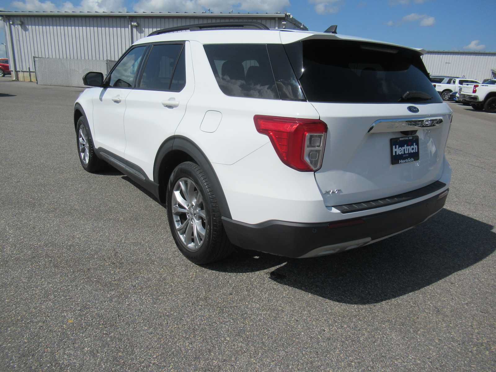 Certified 2021 Ford Explorer XLT w/ Equipment Group 202A RWD image 7