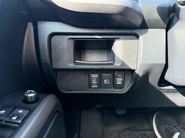 Used 2018 Toyota Tacoma TRD Sport AWD/4WD image 13