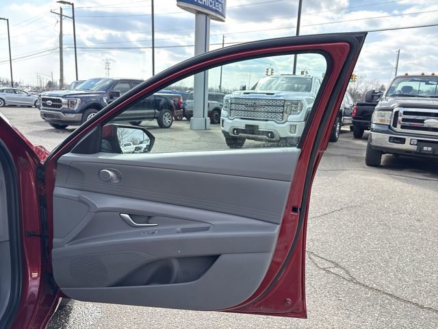 Used 2024 Hyundai Elantra SEL image 27