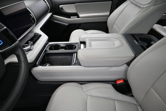 Certified 2025 Ford Expedition Active AWD/4WD image 26