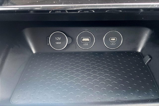 Used 2025 Genesis G70 2.5T RWD image 34