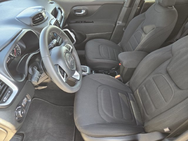Used 2021 Jeep Renegade Latitude FWD image 12