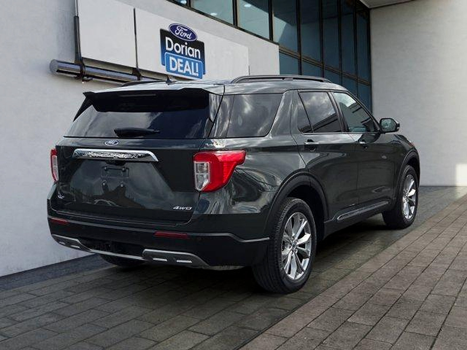 Certified 2024 Ford Explorer XLT w/ Equipment Group 202A AWD/4WD image 3