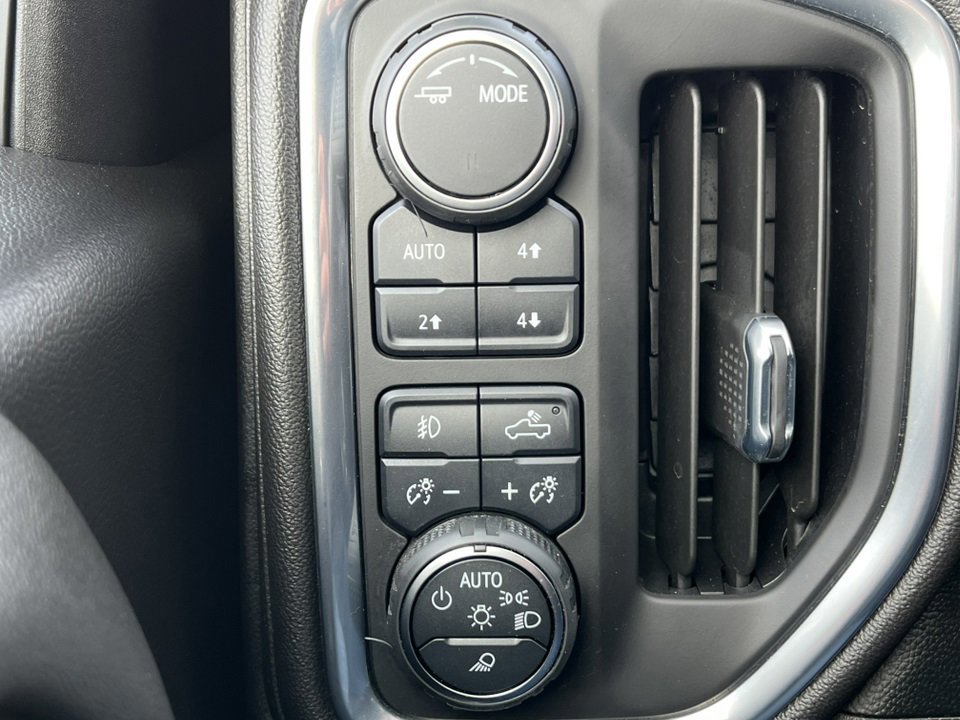 Used 2022 Chevrolet Silverado 1500 High Country w/ Technology Package image 28