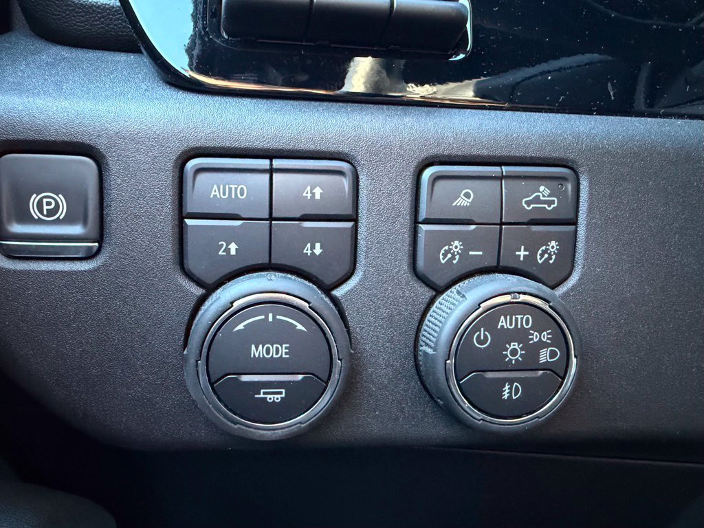 Used 2025 Chevrolet Silverado 2500 High Country w/ Technology Package AWD/4WD image 17