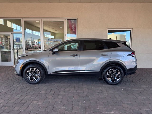 Used 2024 Kia Sportage LX AWD/4WD image 2