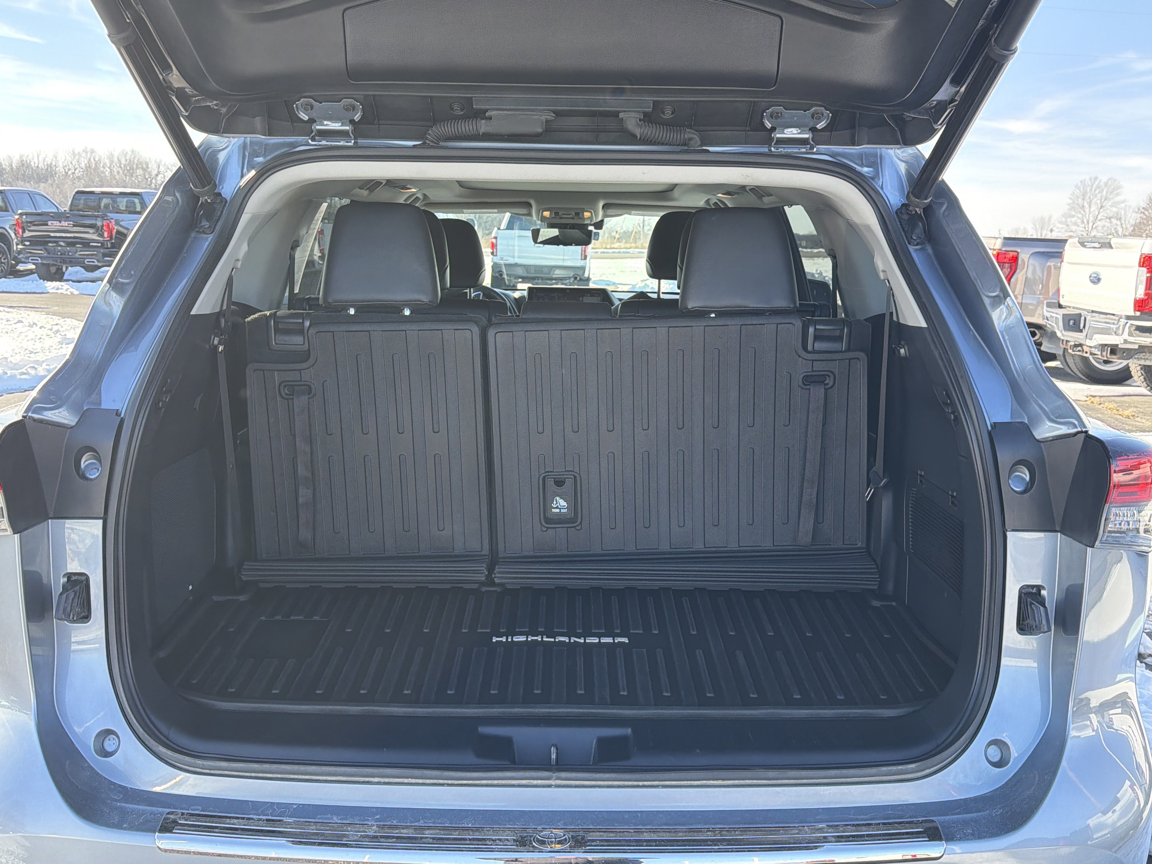 Used 2021 Toyota Highlander Platinum image 4