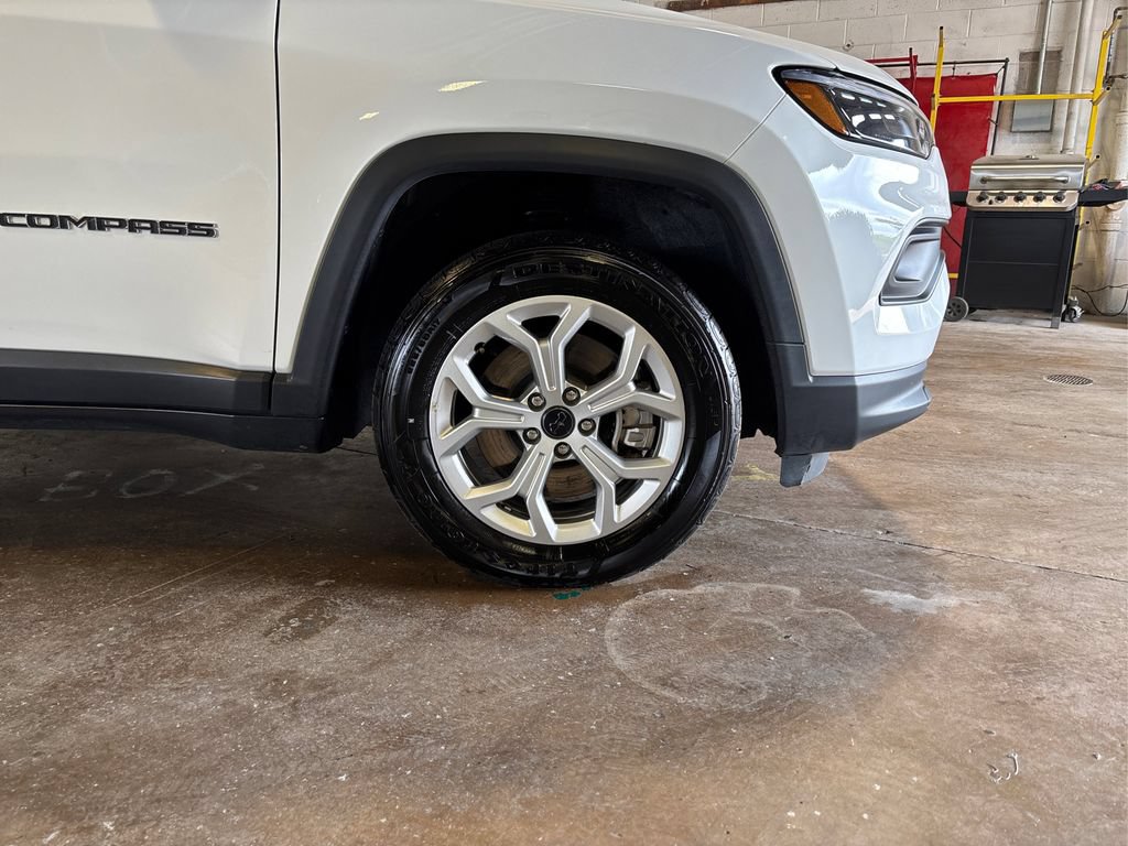 Used 2025 Jeep Compass Latitude AWD/4WD image 20