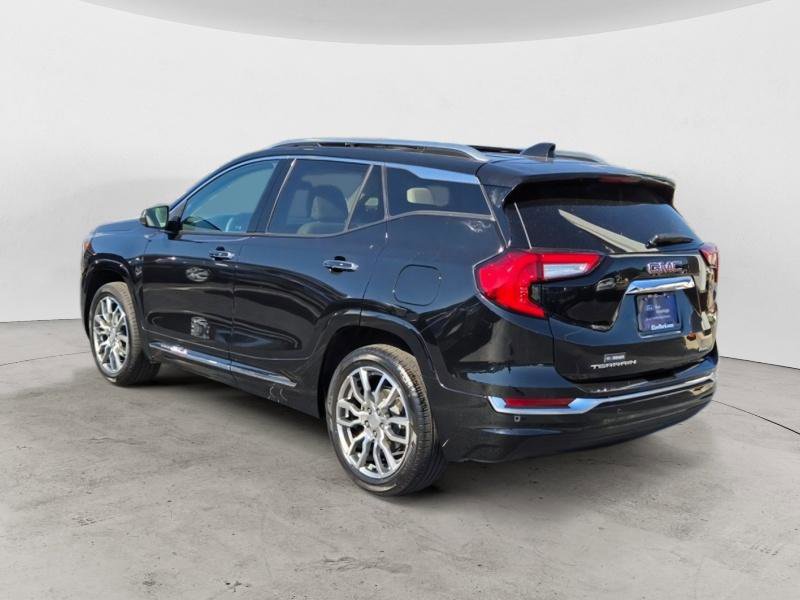 Used 2023 GMC Terrain Denali w/ Denali Premium Package image 3
