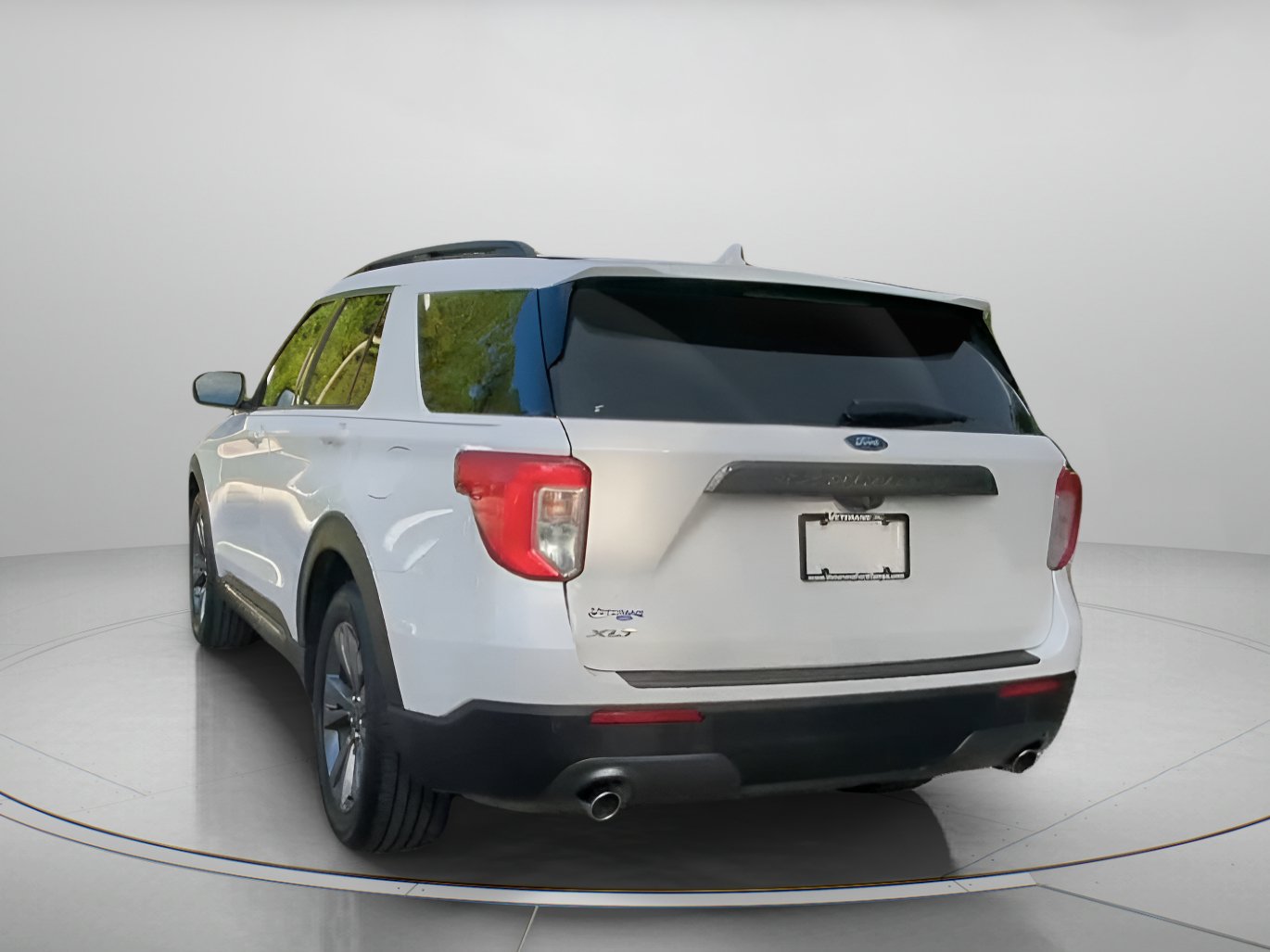 Certified 2022 Ford Explorer XLT w/ Equipment Group 202A RWD image 22