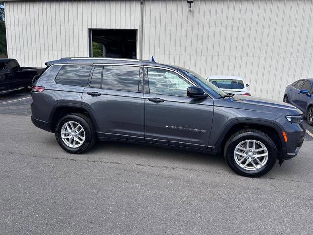 Used 2023 Jeep Grand Cherokee L Laredo image 2