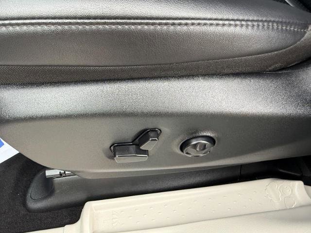 Used 2024 Chrysler Pacifica Limited FWD image 17