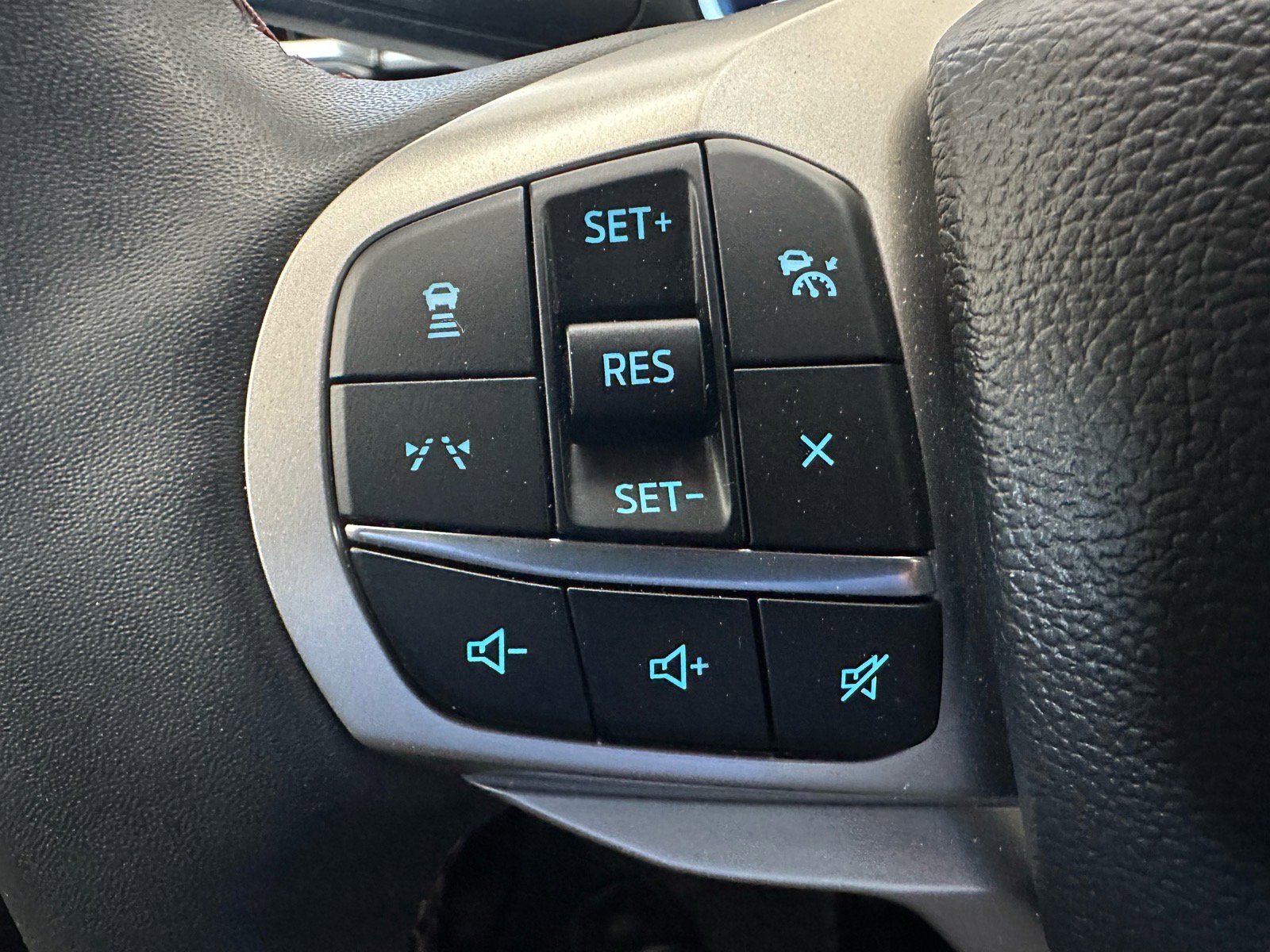 Certified 2025 Ford Explorer Active w/ Active Comfort Package RWD image 38