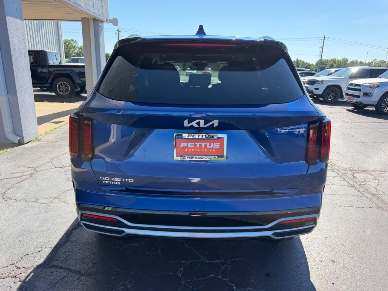 Used 2023 Kia Sorento S FWD image 4