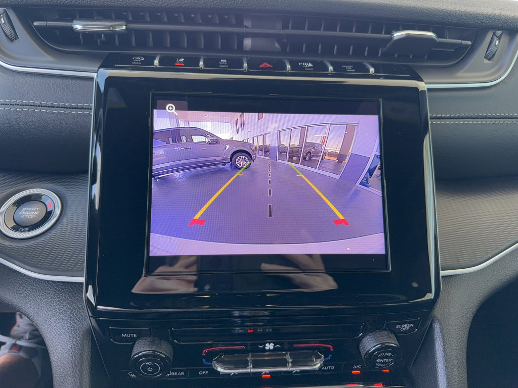 Used 2025 Jeep Grand Cherokee L Laredo image 22