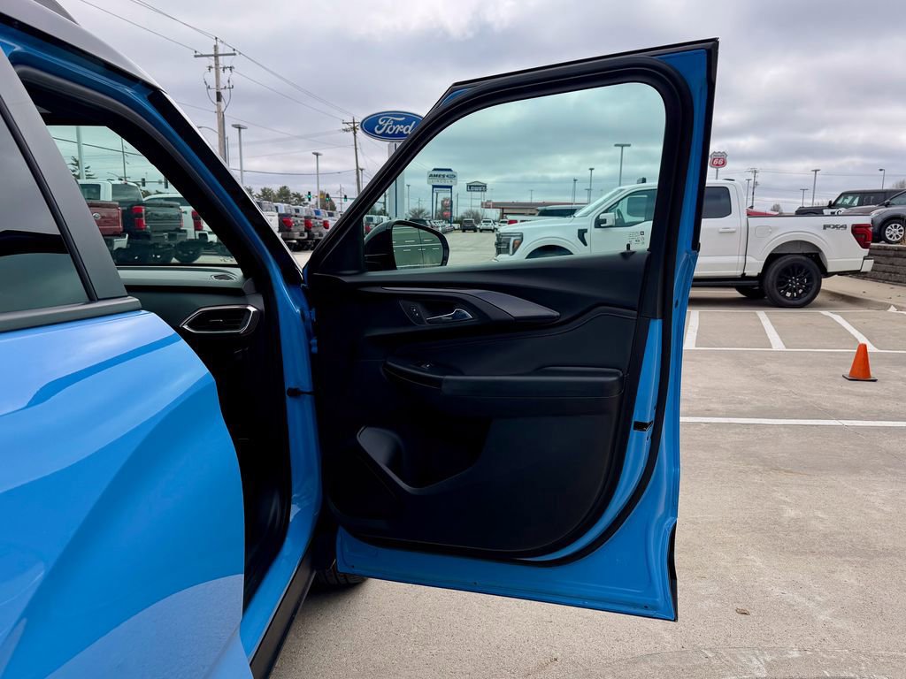 Used 2023 Chevrolet TrailBlazer RS w/ Convenience Package image 21