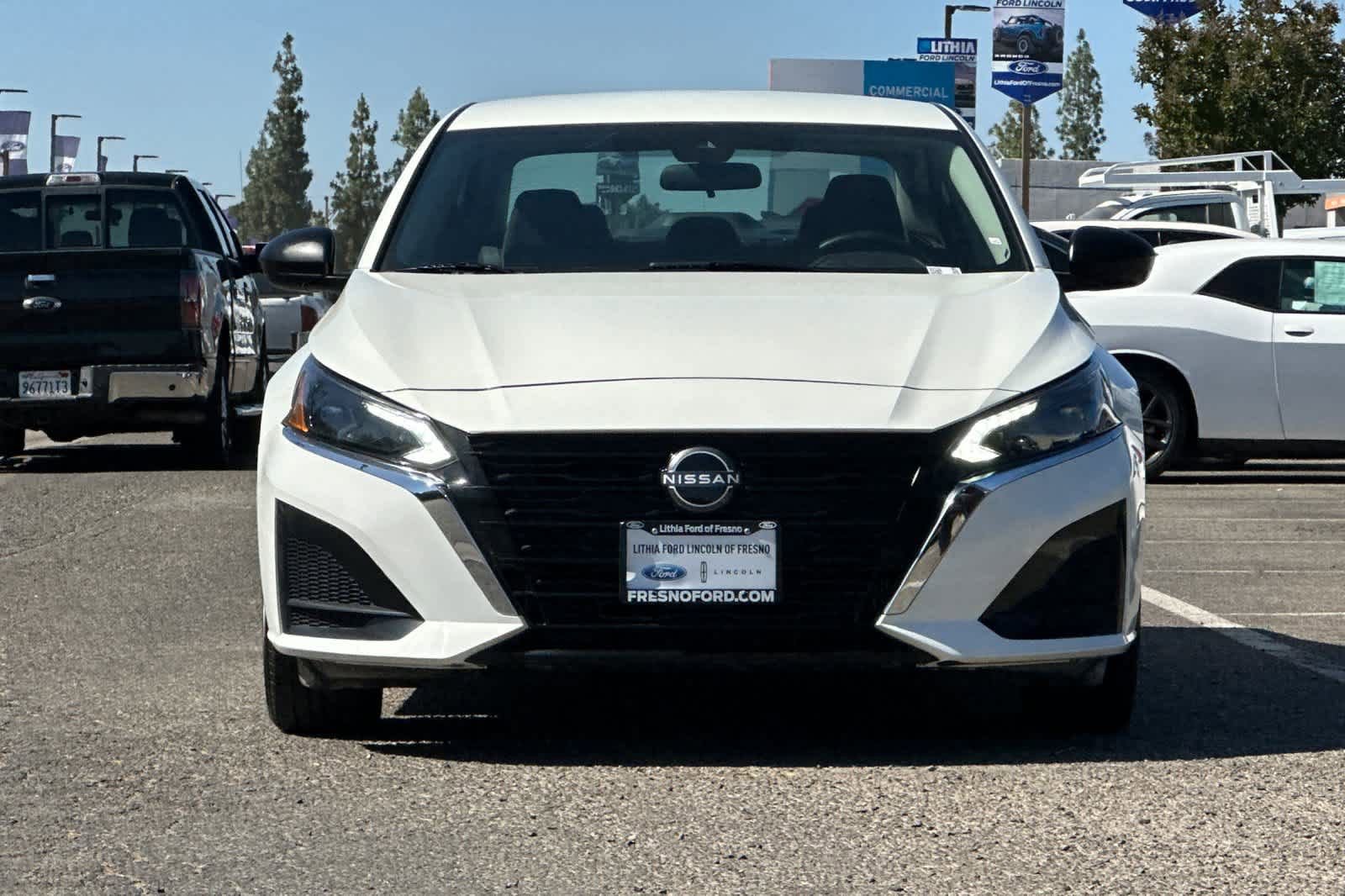 Used 2025 Nissan Altima 2.5 SV FWD image 10