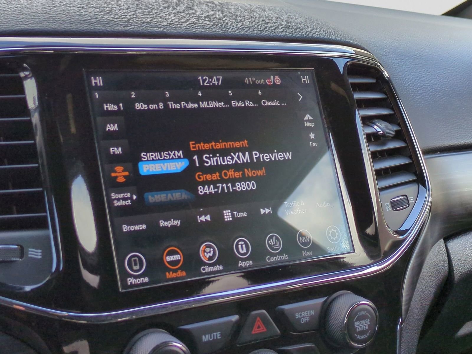 Used 2021 Jeep Grand Cherokee Laredo X image 30