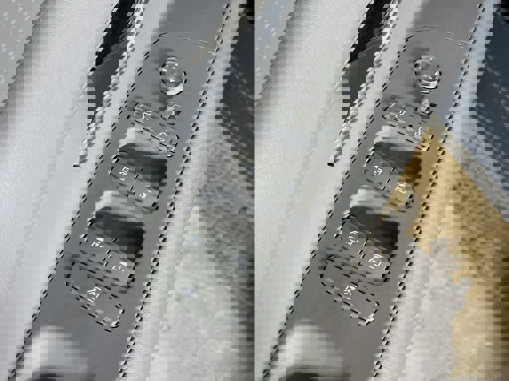 Used 2021 Hyundai Elantra Blue w/ Cargo Package image 28