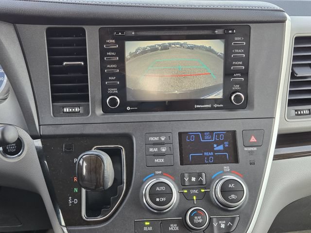 Used 2020 Toyota Sienna XLE w/ XLE Navigation Package FWD image 17