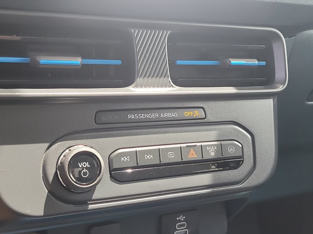 Certified 2025 Ford Maverick XLT FWD image 22