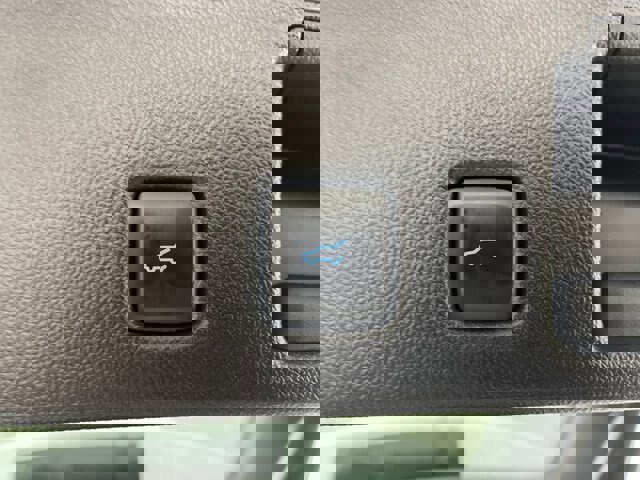 Certified 2025 Ford Escape Platinum image 18