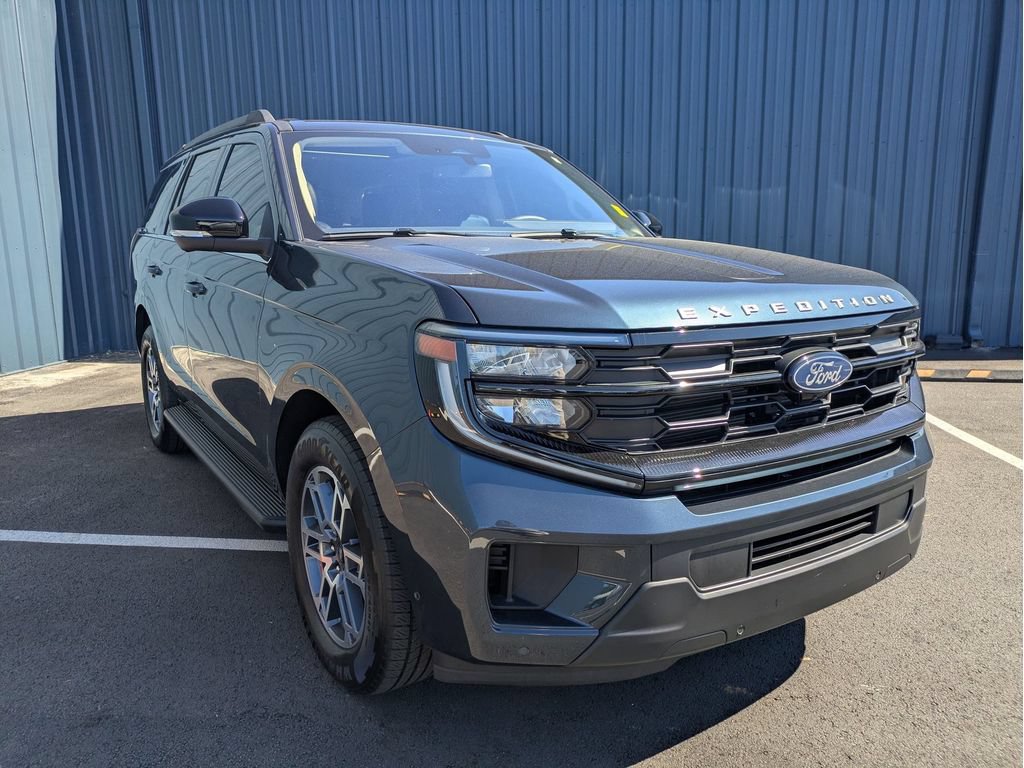 Certified 2025 Ford Expedition Active RWD image 3